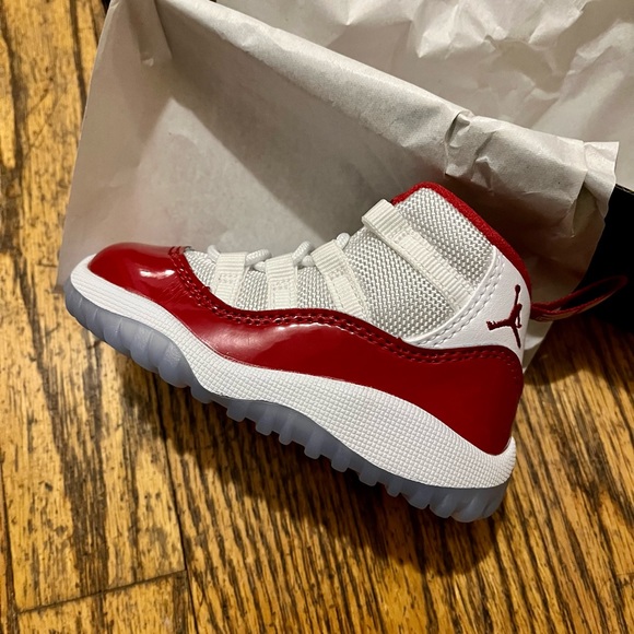 Jordan’s retro 11 (TD) white varsity red black - toddler 5c - NWT AND BOX - Picture 3 of 7